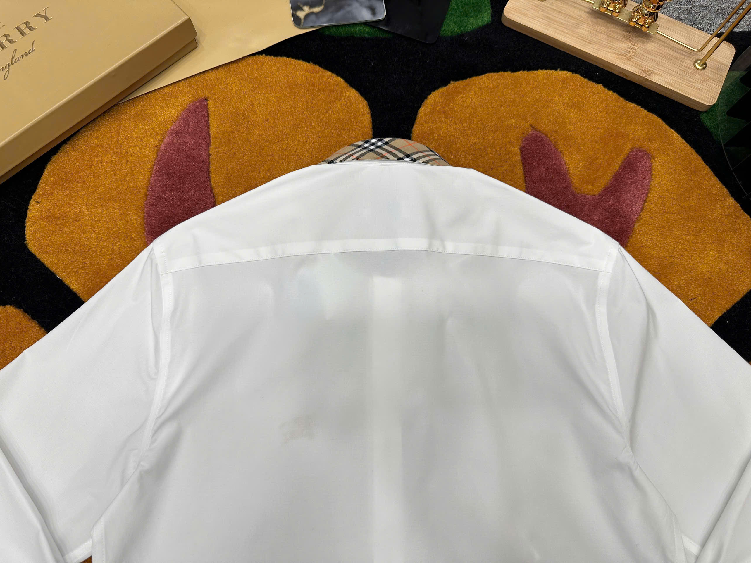 Áo sơ mi dài tay Burberry BBR Trắng logo thêu ngực phối Nâu kẻ sọc cổ tay Like Auth on web MK